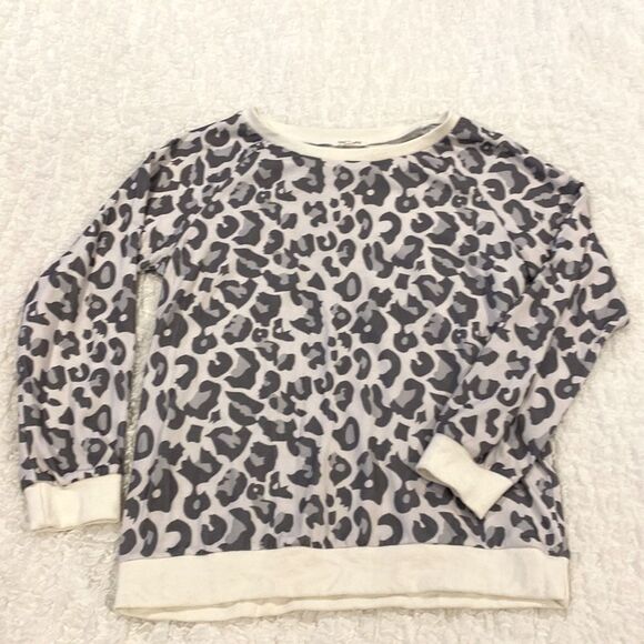Andthewhy Tops - Andthewhy Animal Print Sweatshirt Size M 